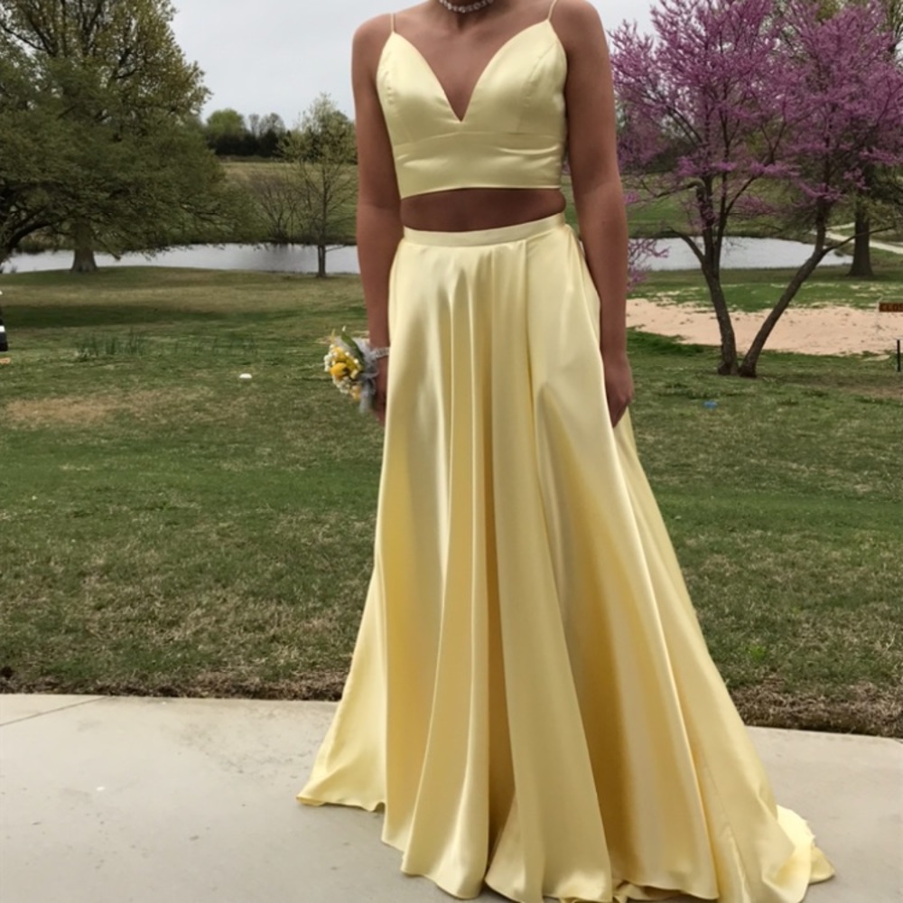 Sherri Hill 2 piece Prom Dress size 6